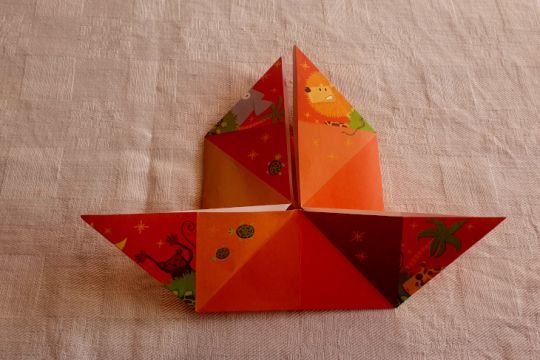 Replier les pointes basses sur les côtés