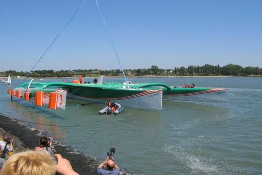 Mise à l'eau du trimaran Groupama