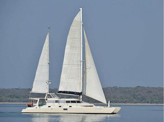 Modification d'un catamaran à moteur Lady B