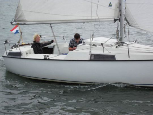 Dufour T7