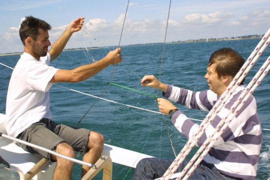 Pêche en voilier pendant une traversée