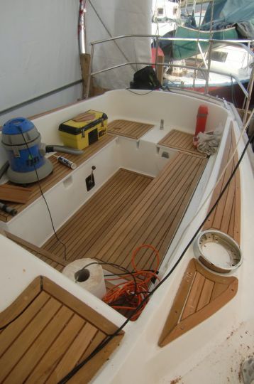 Refit Centurion 32