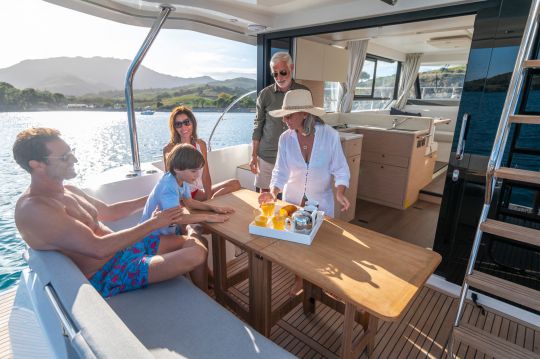 Convivialité du cockpit du Swift Trawler 41