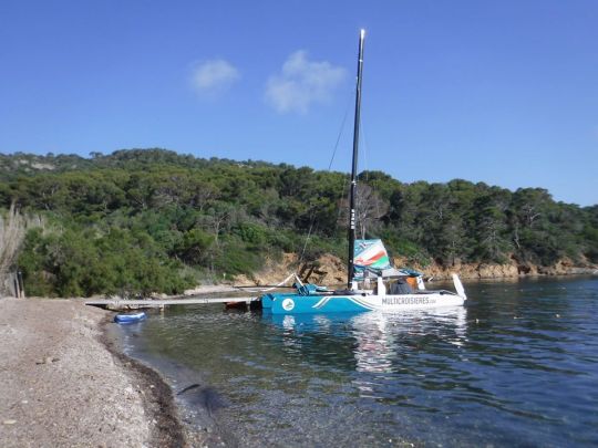 La plage à portée d'étrave