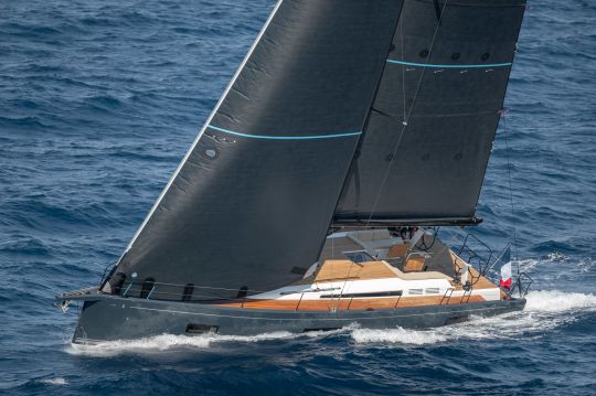 Le First Yacht 53 sous voile