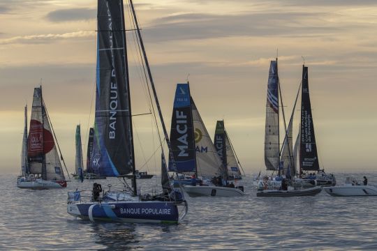 Ambiance sur le plan d'eau avant le départ © Alexis Courcoux