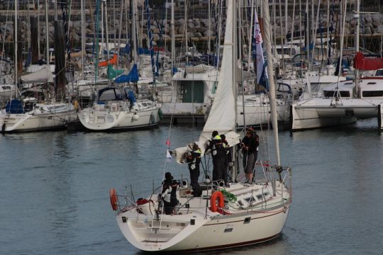 Voilier rentrant au port