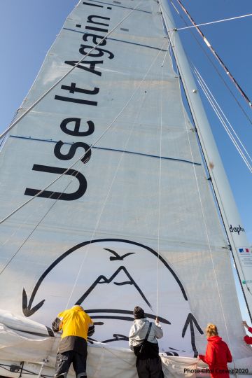 Hisser la grand-voile - © @ajitecrew