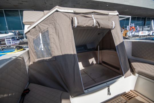 Une 2e cabine dans le coffre sous le bain de soleil