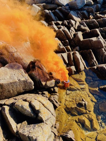 fumigène percuté et mis à l'eau pour refroidir la canette © @ajitecrew