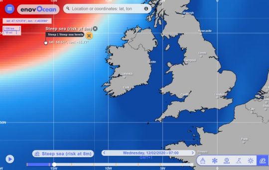 Mer cambrée à l'ouest de l'Irlande