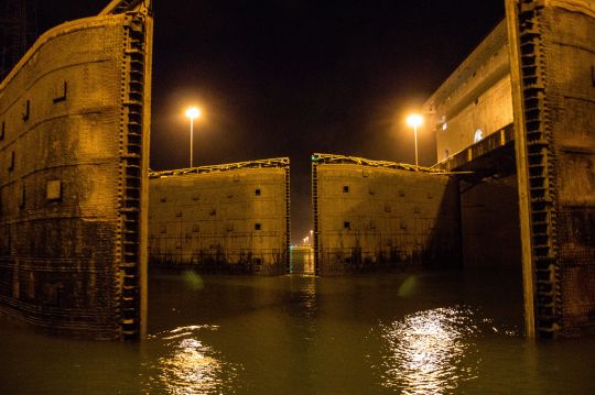 passage des portes sur le canal de Panama