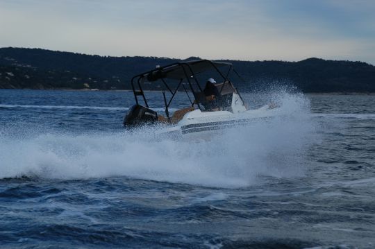 SharkBoat by Loup de Mer 69