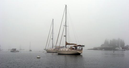 Demeurer au mouillage, sage décision dans un épisode de brume