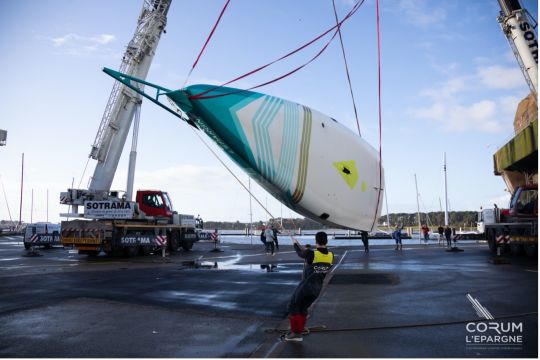 Retournement de l'IMOCA Corum l'Epargne © Eloi Stichelbaut / CORUM L'Épargne