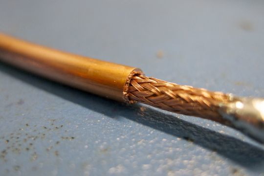 Un cable coaxial de qualité limite à la fois la perte d'énergie et la pollution électromagnétique