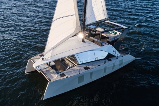 Roof avec retour sur l'avant et flybridge