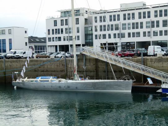 Le voilier en travaux à Brest