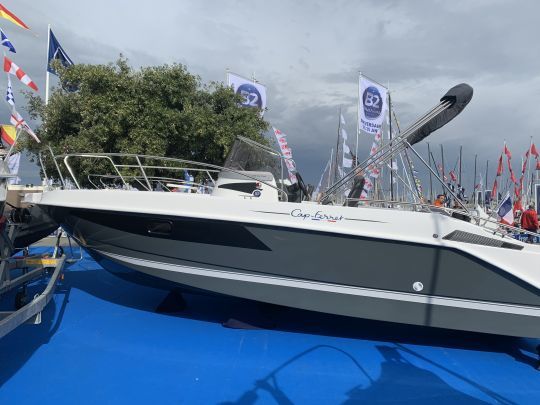 Le 702 Sundeck de B2 Marine