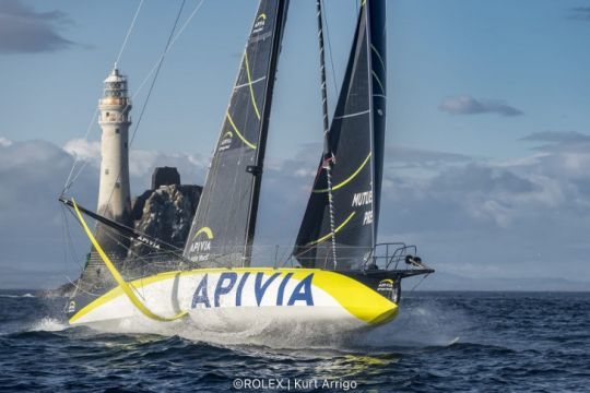 Apivia a remporté une large victoire au Fastnet 2021