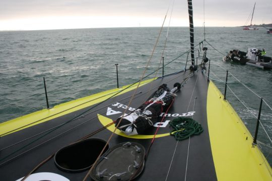 Une équipe en attente au mouillage