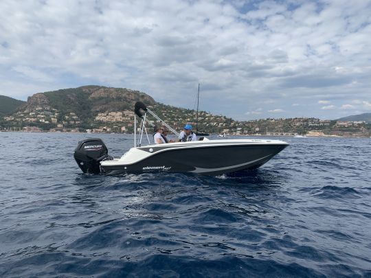 Le Bayliner M17 Ã Mandelieu