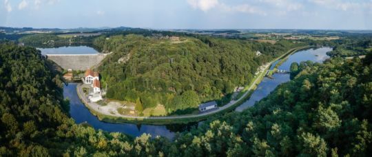 Le lac de Guerlédan a une forme caractéristique, très étiré (Photo : N.CHARLES)