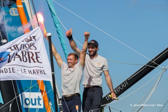 Victoire de Thomas Ruyant et Morgan Lagravière