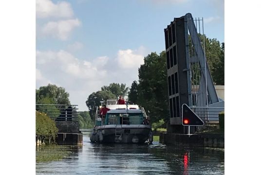 Le passage des ouvrages nautiques est à planifier avec le Poste Central d'Exploitation