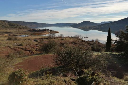 Vue sur le lac du Salagou