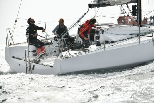 Les 3 skippers naviguent déjà ensemble, ici en Figaro