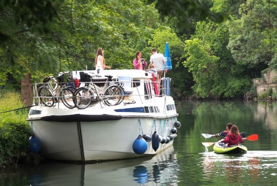 La Charente est propice à des escapades nautiques actives ! (Jarnac)