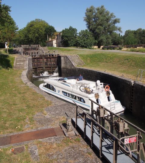 Laurens, l'une des écluses multiples du Canal du Midi