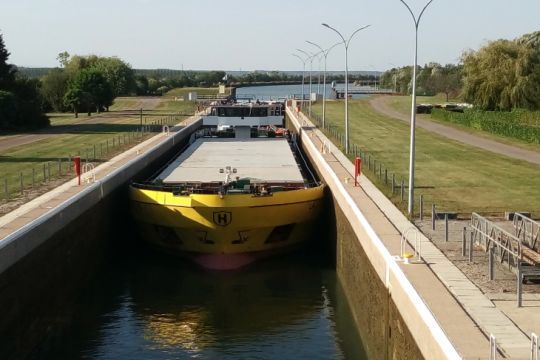 L'impressionnante écluse de Seurre