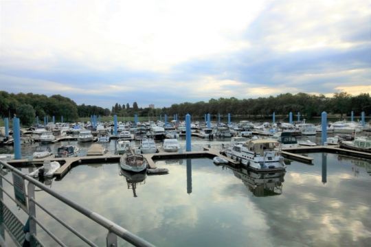 Immanquable, le port de Mâcon