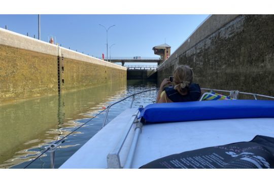 L'écluse de Seurre, port du gilet oblitatoire ! (Photo : FX Ricardou)