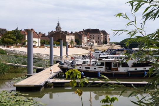 La halte nautique de Seurre