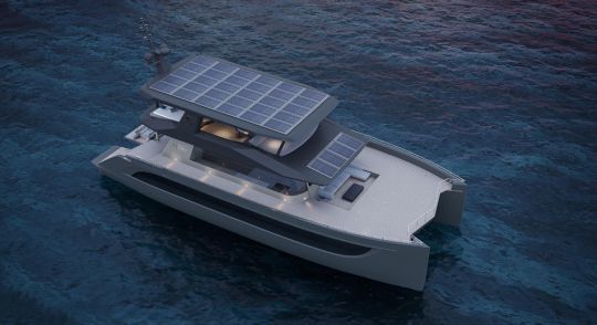 Le Vision F-82 avec son roof recouvert de panneaux solaires et sa grande plage avant