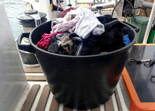 Grande quantité de linge à laver aux escales