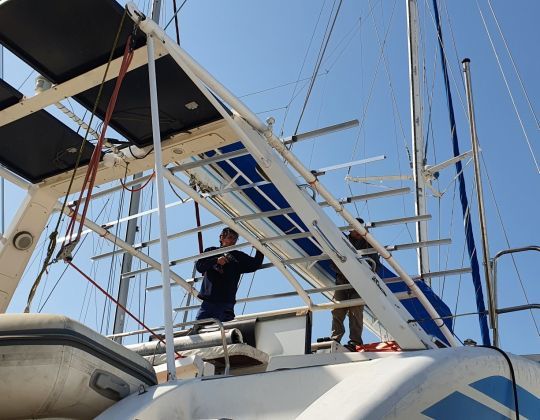 Le bimini a été modifié afin de recueillir l'eau de pluie