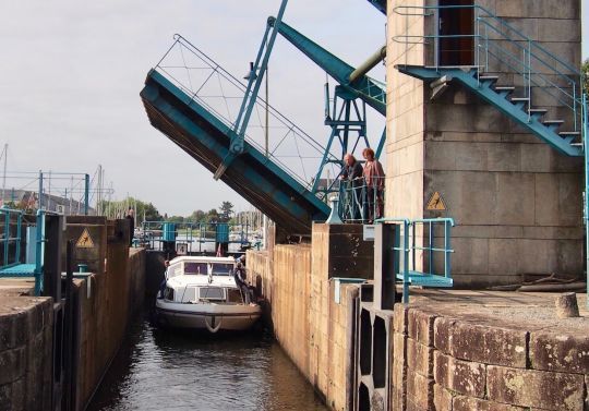 L'écluse de Redon est au fond du bassin