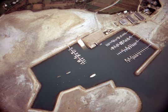 Port La Forêt vu d'avion en novembre 1972 (Crédits : Archives SAEM SODEFI)