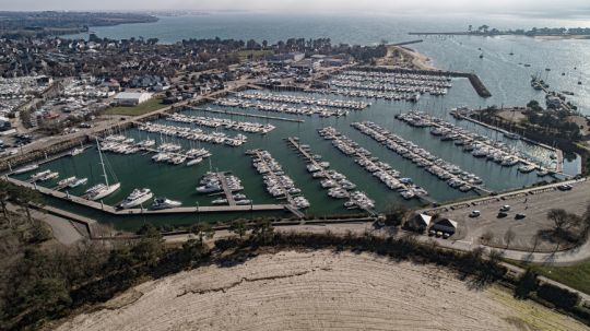 Vue aérienne du port (Crédits : Archives SAEM SODEFI)