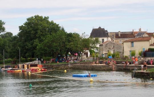 Port d'Envaux, une aire de loisirs aquatiques