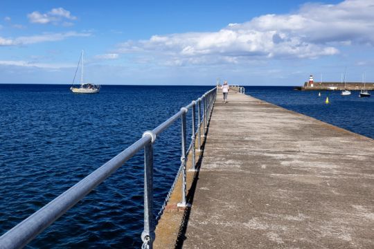 Arthur à l'ancre près du port de Wicklow