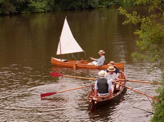 Les canots sur l'eau