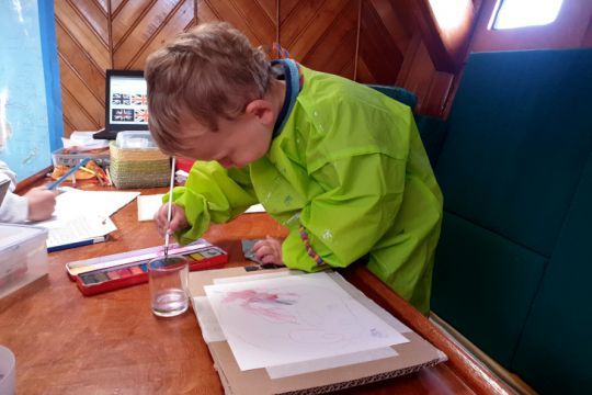 L'école en bateau prend beaucoup de temps