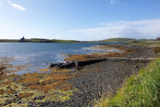 La petite jetée pour les annexes dans le mouillage de Canna, Ecosse