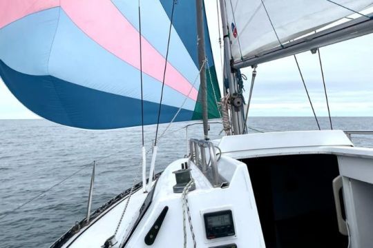 Le Kelt 7,60 sous spi ©Franck Gicquiaud