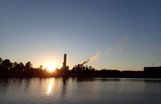 Plaisance dans un décor industriel